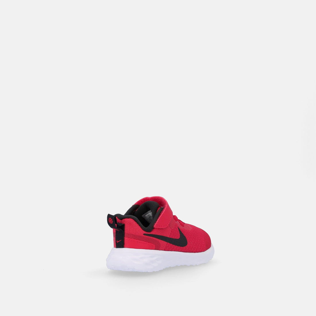 Nike Revolution 6