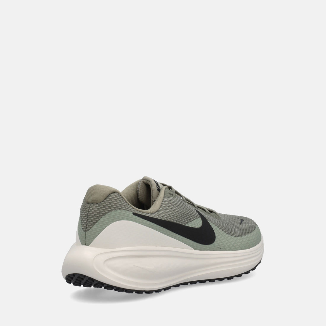 NIKE REVOLUTION 8