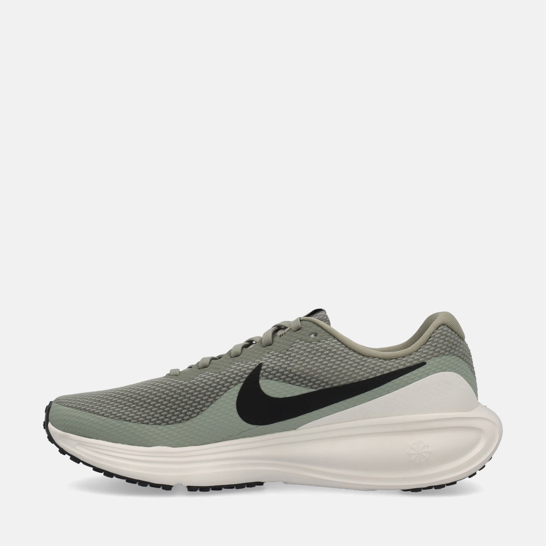 NIKE REVOLUTION 8