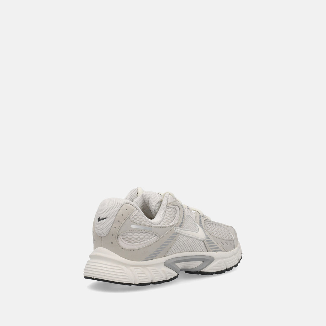 NIKE V5 RNR SNEAKERS